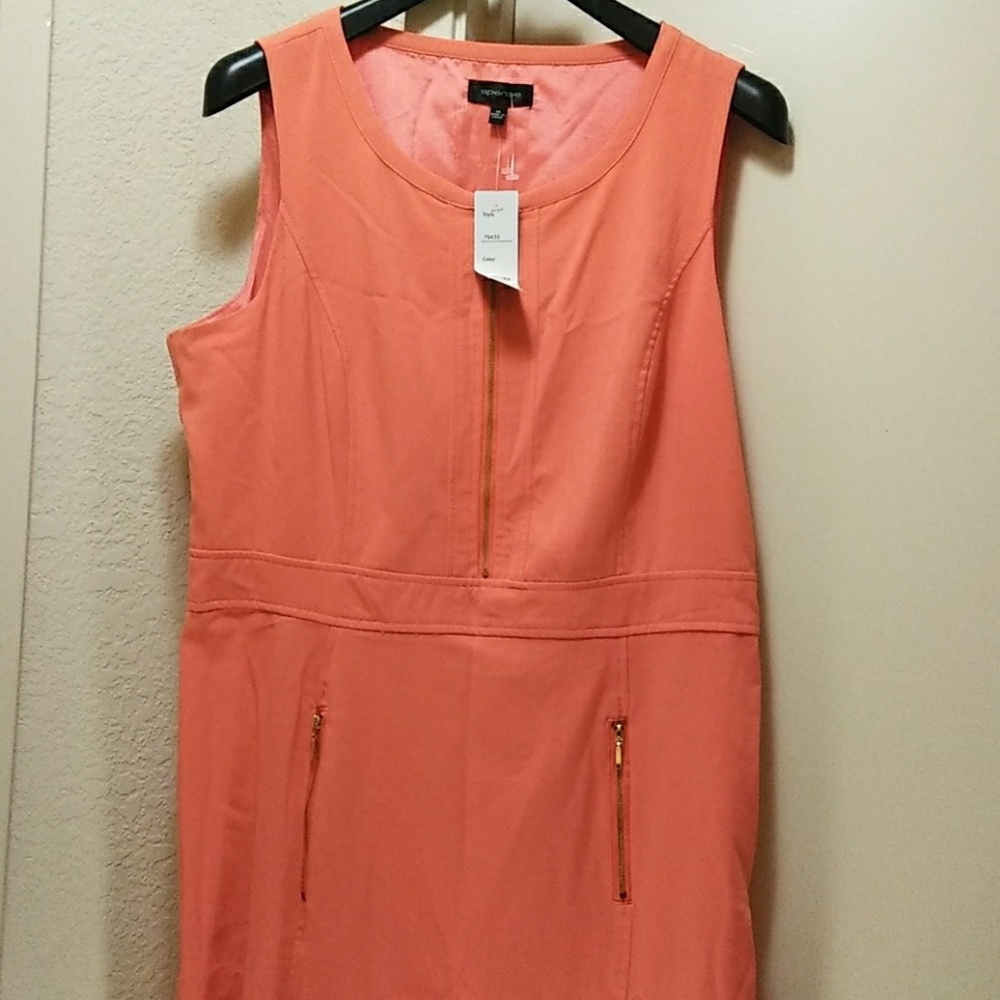 Dress - Picture 3 of 3